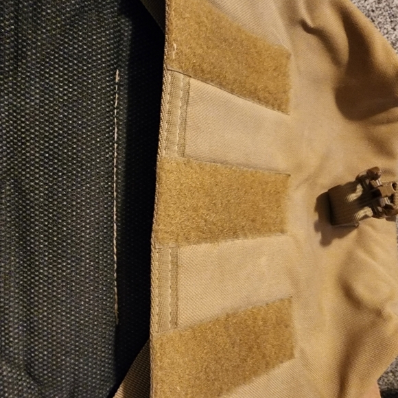 Tactical Tailor Gas Mask Pouch - Picture 3 of 4